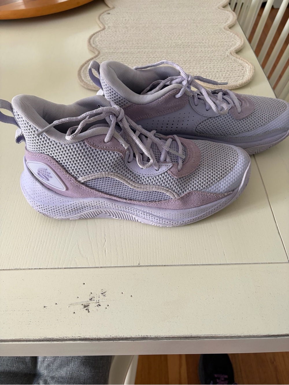 Under Armour Steph Curry Basketball Shoes-Size is 7Y (fits like women’s 7 1/2-8)